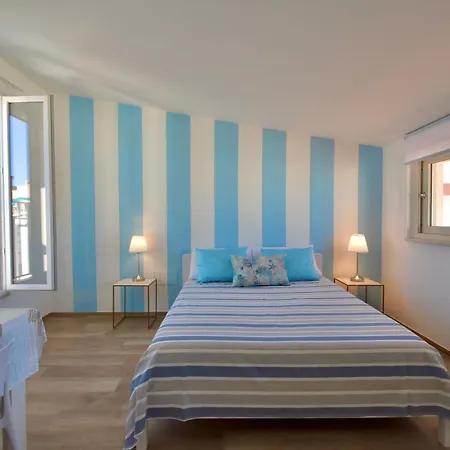 Blue Horizon - Housea