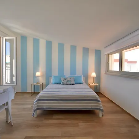 Blue Horizon - Housea